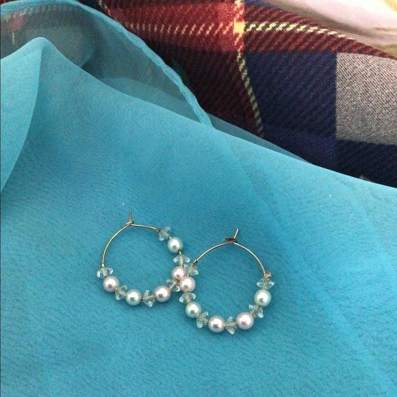 Vintage Wire Earrings Delicate Pink & White Beaded Earrings Pierced Hoops - Picture 2 of 8